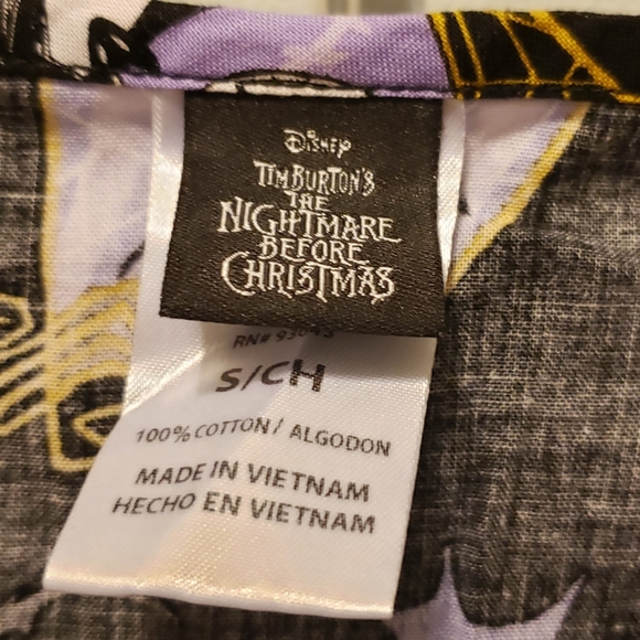 Lot Of 2 Halloween Womens Scrubs Size Small Nightmare Before Christmas & Ghosts - Picture 3 of 11